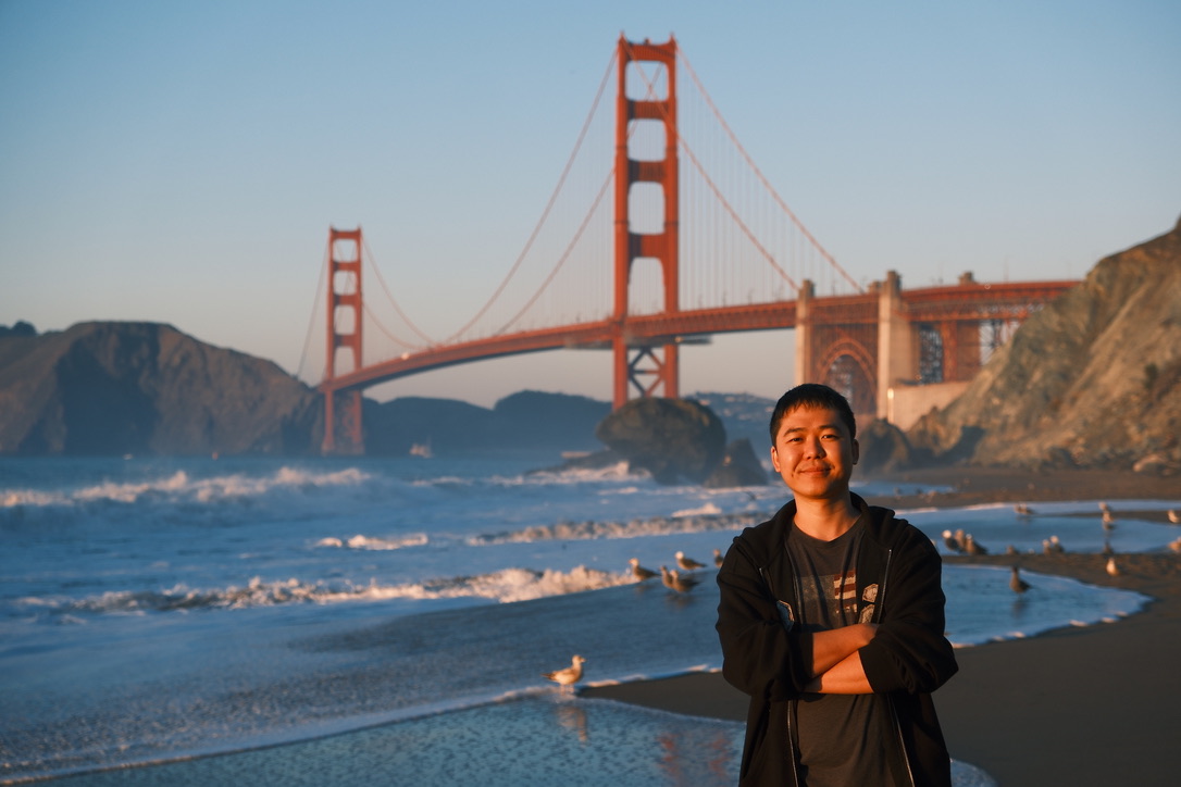 Huaxin beside the Golden Gate Bridge in California